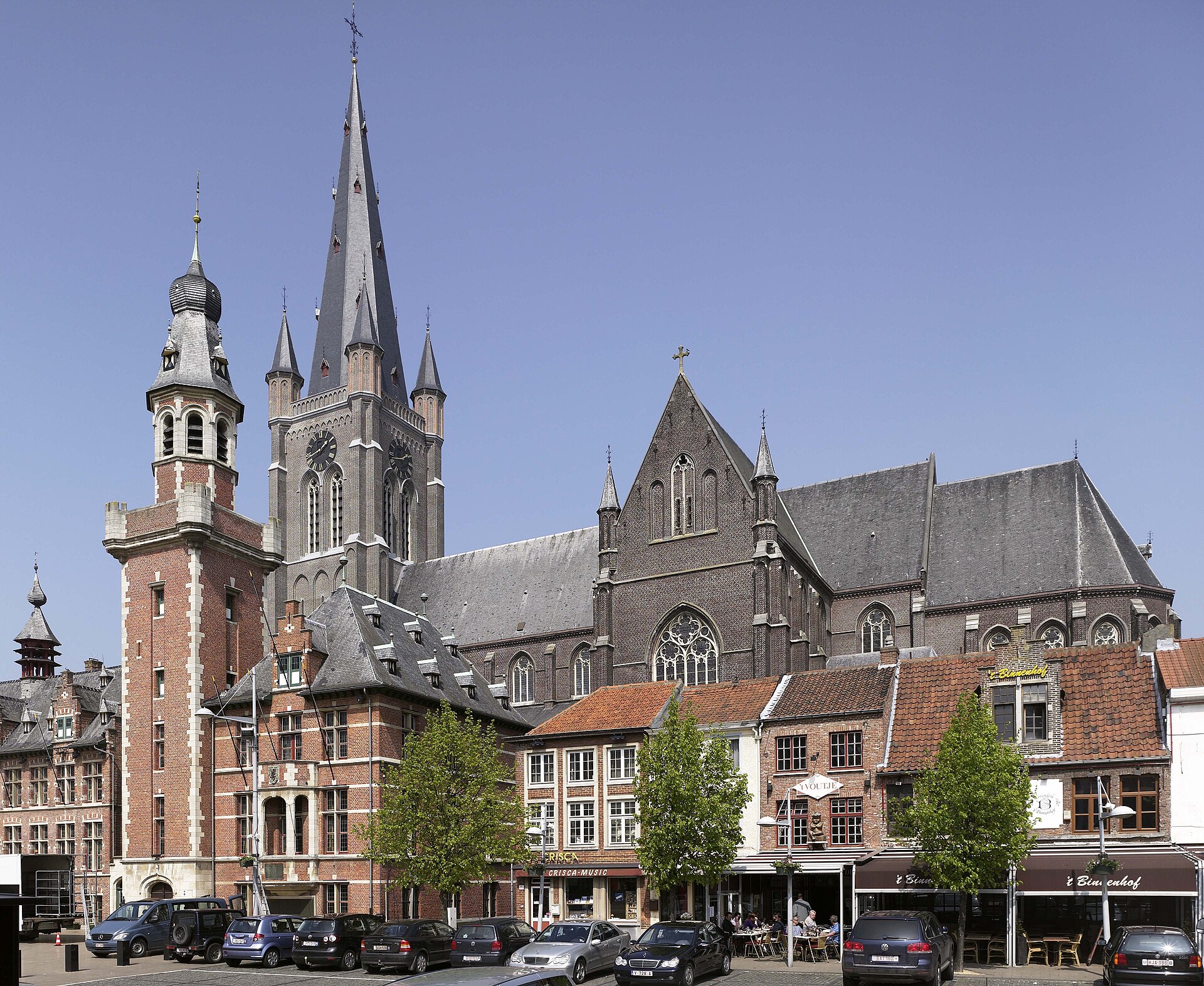 Markt met stadhuis & Sint-Vincentiuskerk